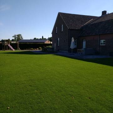 aanzicht tuin terras